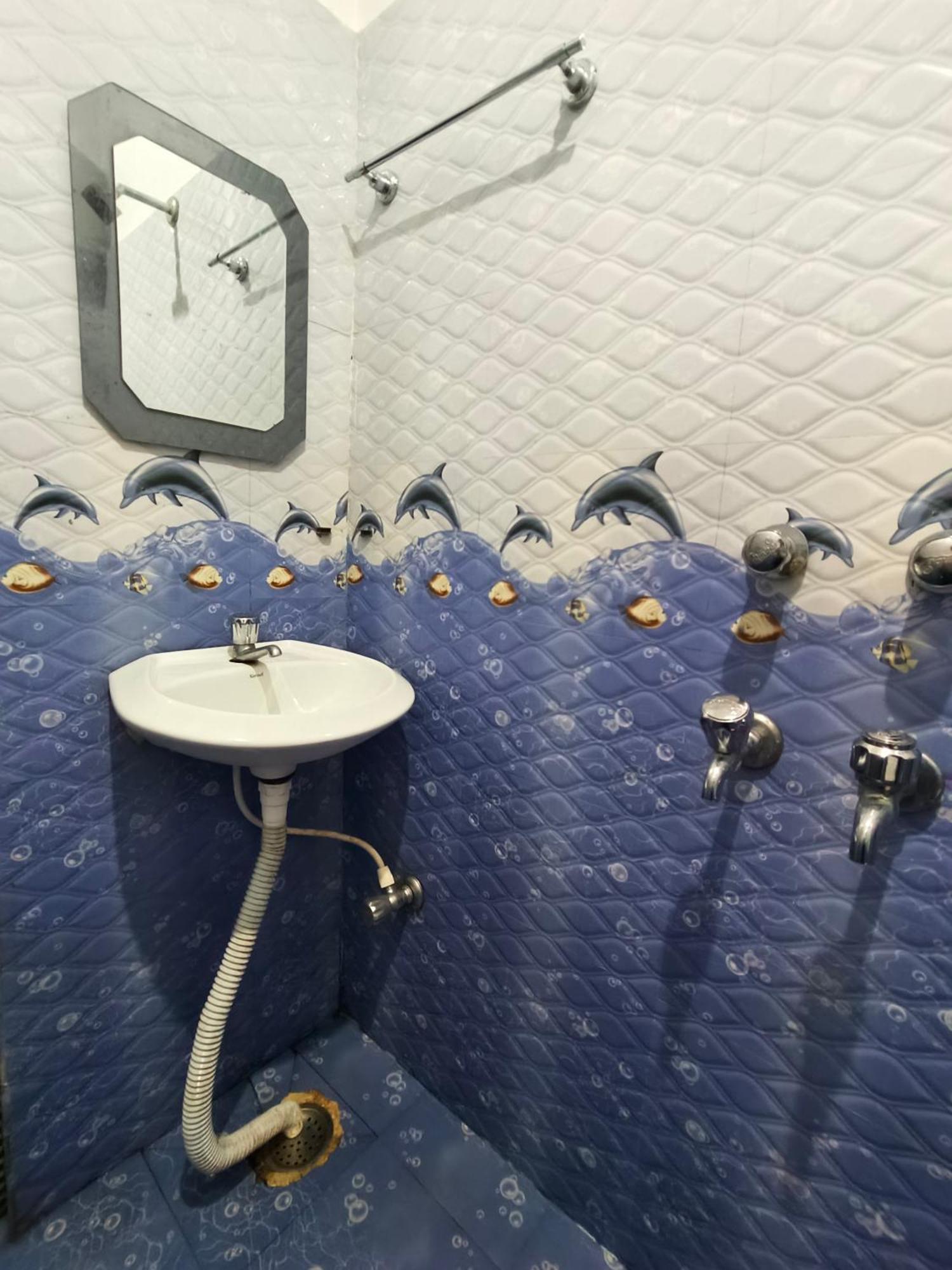 Hotel Bay Beach Inn Пури Екстериор снимка